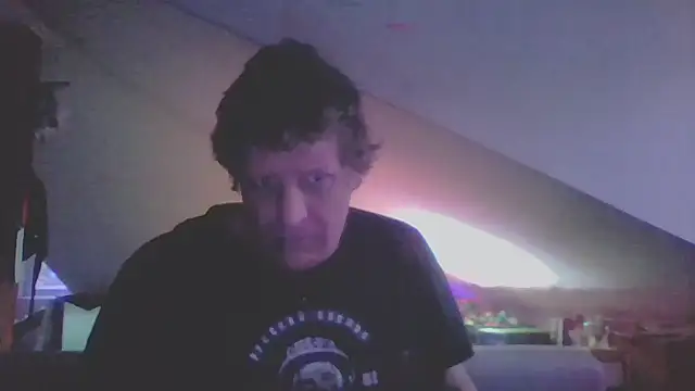 Snapshot of Bigthroaterboy chatting on 05/13/26, 03:37 Bigthroaterboy online show from 05/13/26, 03:37