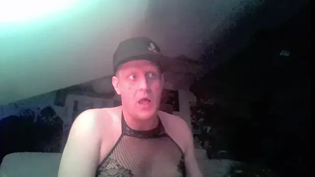 Snapshot of Bigthroaterboy chatting on 06/11/26, 02:33 Bigthroaterboy online show from 06/11/26, 02:33