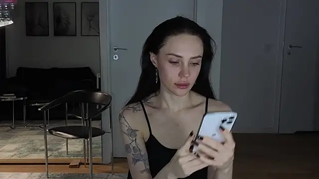 Snapshot of Sara_Tranquil chatting on 11/18/25, 09:30 Sara Tranquil online show from 11/18/25, 09:30