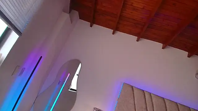 Snapshot of LeahPrada_ chatting on 02/10/25, 06:03 LeahPrada online show from 02/10/25, 06:03