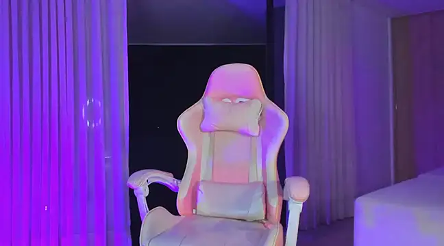 Snapshot of angelinalodge1 chatting on 02/24/25, 12:52 angelinalodge1 online show from 02/24/25, 12:52