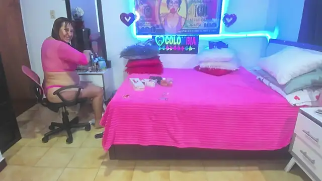 Snapshot of karenmilf_4 chatting on 01/05/25, 01:24 karenmilf 4 online show from 01/05/25, 01:24