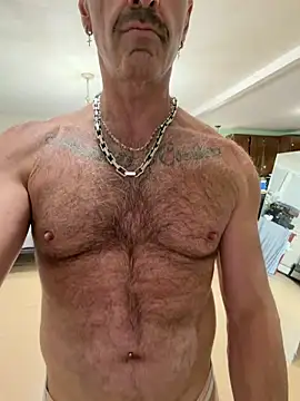 Snapshot of DaddySnowXX chatting on 04/25/26, 08:17 DaddySnowXX online show from 04/25/26, 08:17