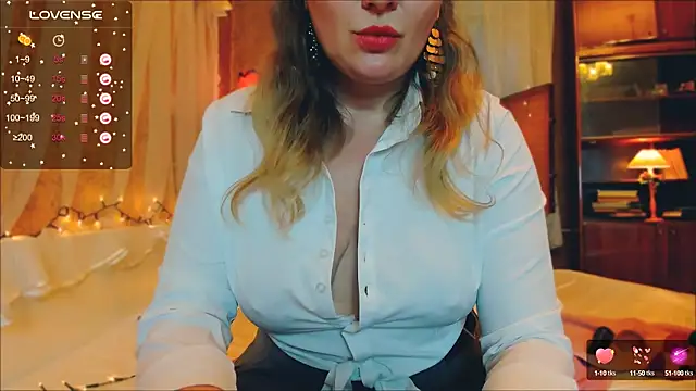 Snapshot of Your_Julia_Burns chatting on 12/13/24, 12:06 Your Julia Burns online show from 12/13/24, 12:06