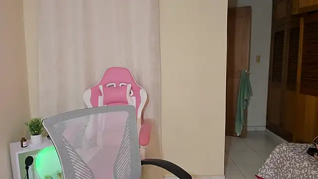 shanakendal2 online show from 02/19/25, 02:34