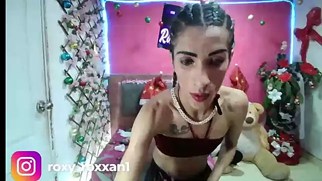 Snapshot of roxy_roxxan chatting on 12/01/24, 04:29 roxy roxxan online show from 12/01/24, 04:29