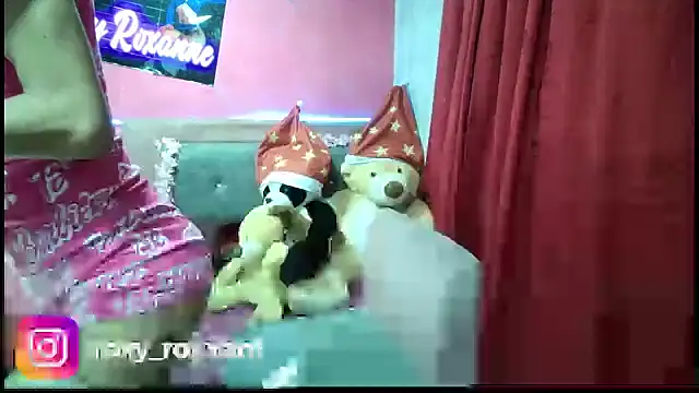 Snapshot of roxy_roxxan chatting on 12/15/24, 10:50 roxy roxxan online show from 12/15/24, 10:50