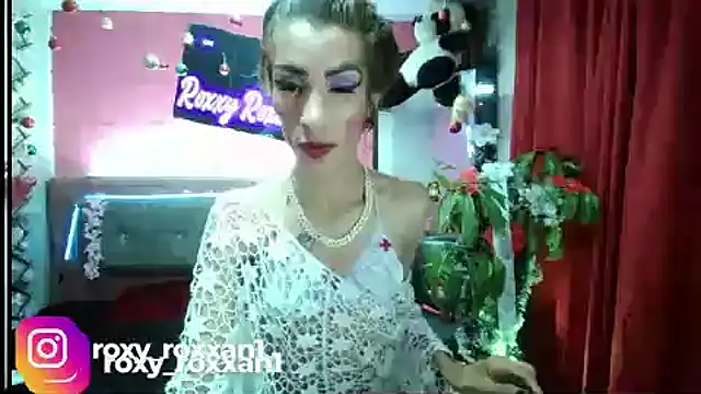 Snapshot of roxy_roxxan chatting on 12/30/24, 01:14 roxy roxxan online show from 12/30/24, 01:14
