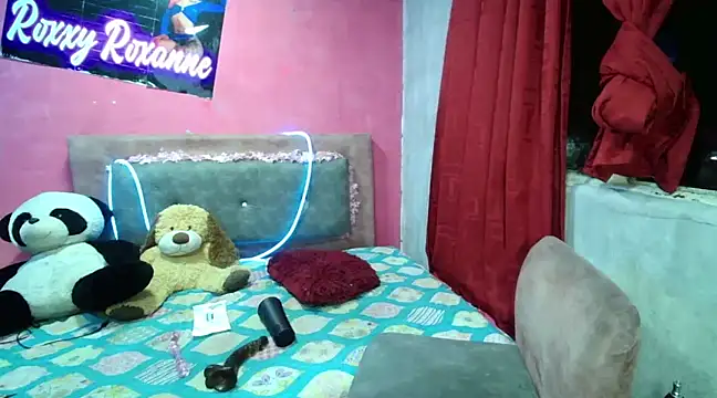 Snapshot of roxy_roxxan chatting on 01/13/25, 02:50 roxy roxxan online show from 01/13/25, 02:50
