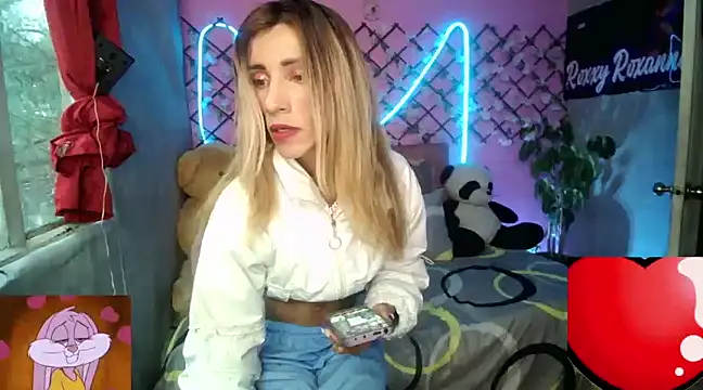 Snapshot of roxy_roxxan chatting on 01/24/25, 10:51 roxy roxxan online show from 01/24/25, 10:51