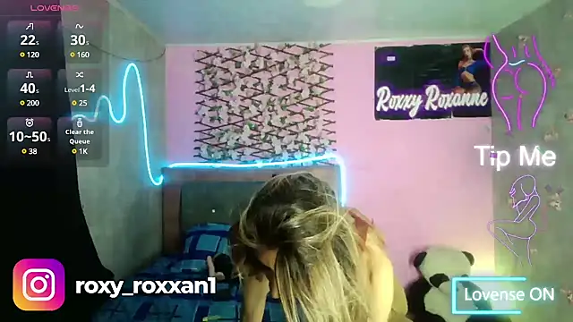 Snapshot of roxy_roxxan chatting on 02/08/25, 01:32 roxy roxxan online show from 02/08/25, 01:32