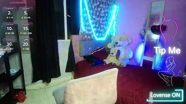 Snapshot of roxy_roxxan chatting on 02/21/25, 03:01 roxy roxxan online show from 02/21/25, 03:01