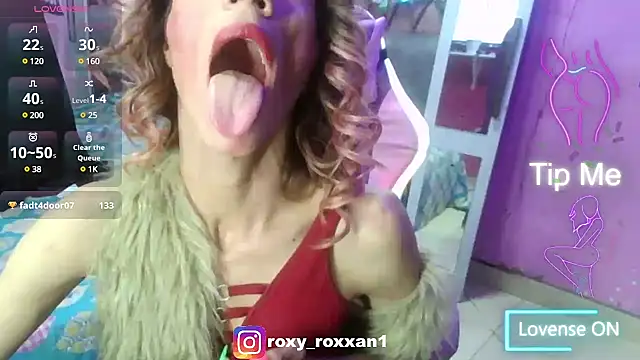 Snapshot of roxy_roxxan chatting on 03/23/25, 03:21 roxy roxxan online show from 03/23/25, 03:21