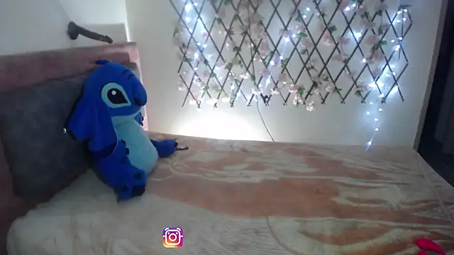 roxy roxxan online show from 04/15/26, 02:35