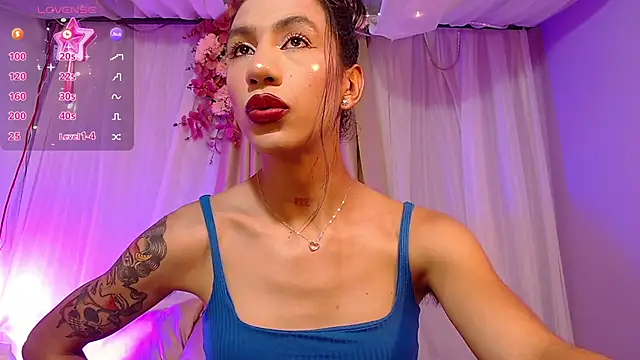 sofiaa grey  online show from 03/08/25, 12:41