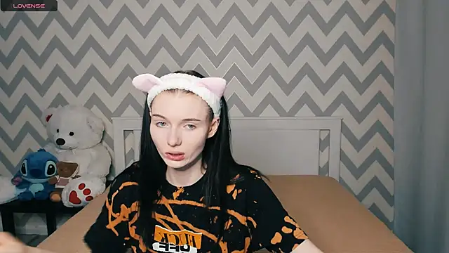 Snapshot of shaameless chatting on 12/14/24, 08:08 shaameless online show from 12/14/24, 08:08