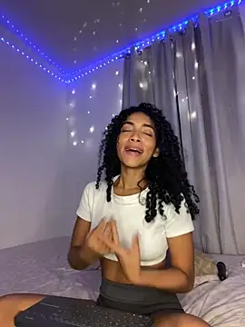 nicoleebony1 online show from 01/04/25, 12:48