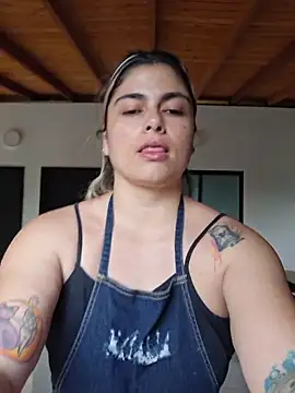 Juliietha servas online show from 03/11/26, 09:43