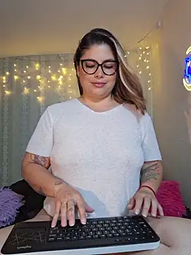 Juliietha servas online show from 05/05/26, 11:02