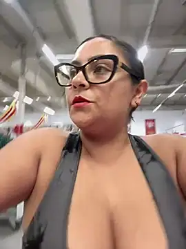 Snapshot of Sol_biglips chatting on 01/27/25, 02:35 Sol biglips online show from 01/27/25, 02:35