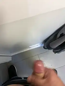 Snapshot of _themask_ chatting on 12/15/24, 01:32  themask  online show from 12/15/24, 01:32