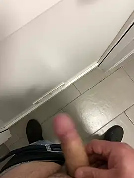 Snapshot of _themask_ chatting on 12/16/24, 10:03  themask  online show from 12/16/24, 10:03