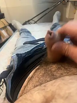 Snapshot of _themask_ chatting on 02/13/25, 12:32  themask  online show from 02/13/25, 12:32