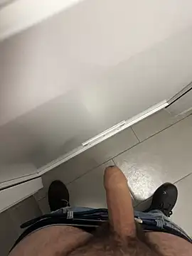 Snapshot of _themask_ chatting on 02/13/25, 10:33  themask  online show from 02/13/25, 10:33