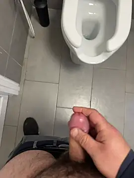 Snapshot of _themask_ chatting on 02/20/25, 04:36  themask  online show from 02/20/25, 04:36