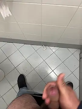 Snapshot of _themask_ chatting on 10/21/25, 01:45  themask  online show from 10/21/25, 01:45