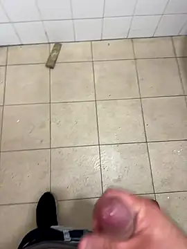 Snapshot of _themask_ chatting on 10/23/25, 03:22  themask  online show from 10/23/25, 03:22