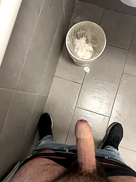 Snapshot of _themask_ chatting on 10/30/25, 04:08  themask  online show from 10/30/25, 04:08