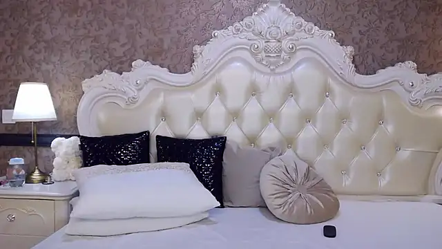 OliveWilson online show from 02/06/25, 01:32