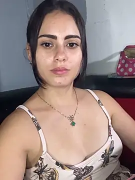 Snapshot of Azuna25 chatting on 04/29/26, 02:04 Azuna25 online show from 04/29/26, 02:04