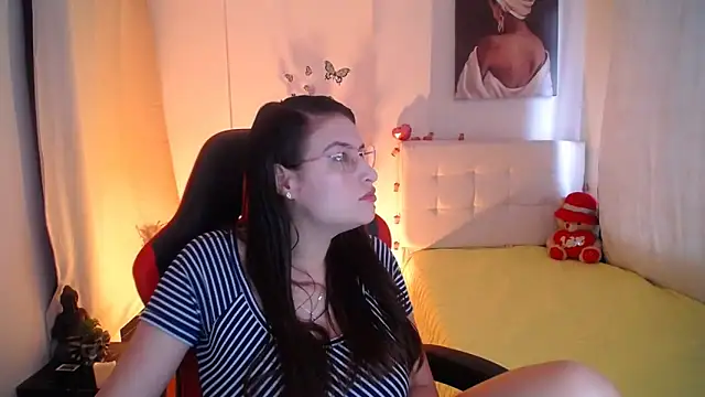 esmeraldaa230 online show from 03/13/25, 04:45