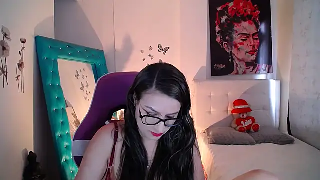 esmeraldaa230 online show from 09/30/25, 07:52