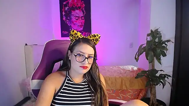 esmeraldaa230 online show from 01/08/26, 08:11