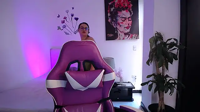 esmeraldaa230 online show from 02/23/26, 07:33