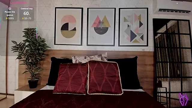 LunaRuso online show from 09/15/25, 07:47