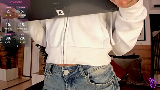 LunaRuso online show from 10/03/25, 08:06