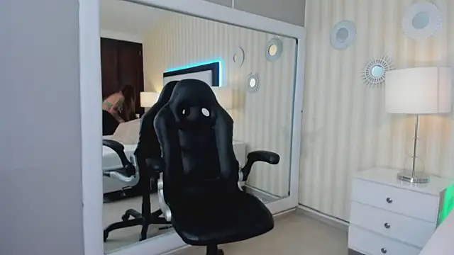 Snapshot of Valeriasaenzz_ chatting on 12/19/24, 12:24 Valeriasaenzz online show from 12/19/24, 12:24