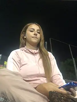 Snapshot of Valeriasaenzz_ chatting on 03/18/25, 01:32 Valeriasaenzz online show from 03/18/25, 01:32