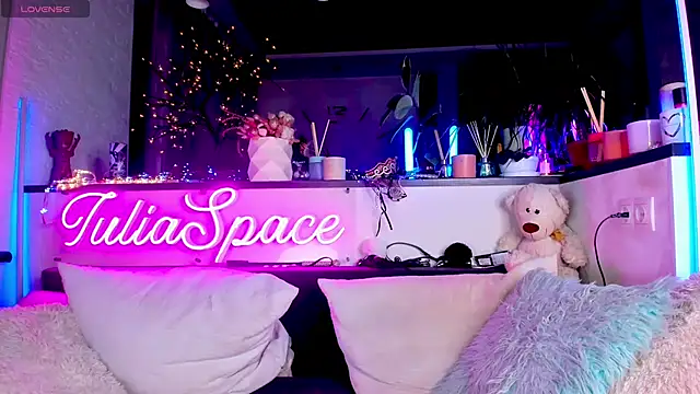  JuliaSpace  online show from 12/14/24, 07:03