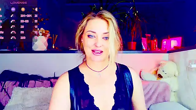 Snapshot of _JuliaSpace_ chatting on 06/27/26, 06:46 JuliaSpace online show from 06/27/26, 06:46