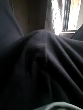 Snapshot of Yours1311 chatting on 10/30/25, 12:06 Yours1311 online show from 10/30/25, 12:06