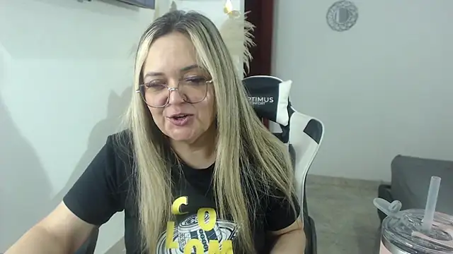 Snapshot of samy_vsn chatting on 05/19/26, 01:56 samy vsn online show from 05/19/26, 01:56