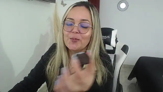 Snapshot of samy_vsn chatting on 05/20/26, 06:58 samy vsn online show from 05/20/26, 06:58