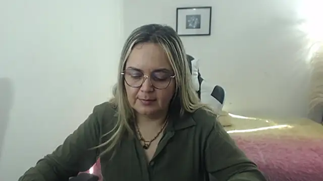 Snapshot of samy_vsn chatting on 05/25/26, 09:43 samy vsn online show from 05/25/26, 09:43