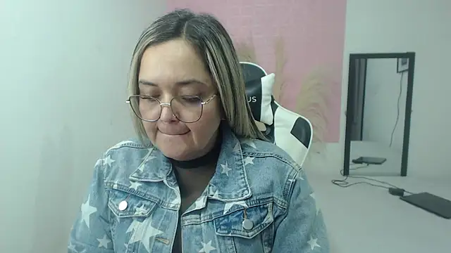 Snapshot of samy_vsn chatting on 06/15/26, 08:33 samy vsn online show from 06/15/26, 08:33