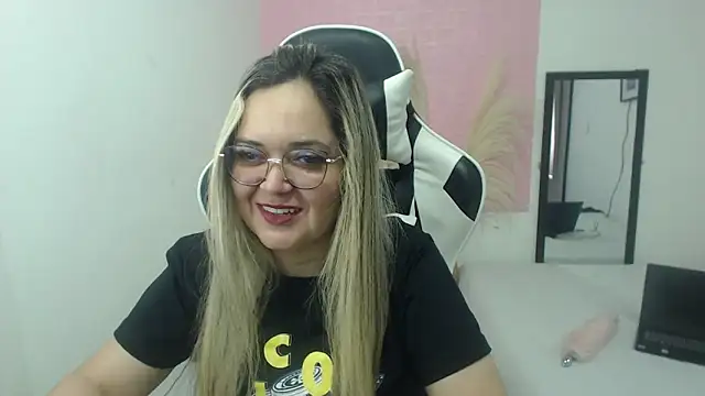 Snapshot of samy_vsn chatting on 06/20/26, 10:01 samy vsn online show from 06/20/26, 10:01